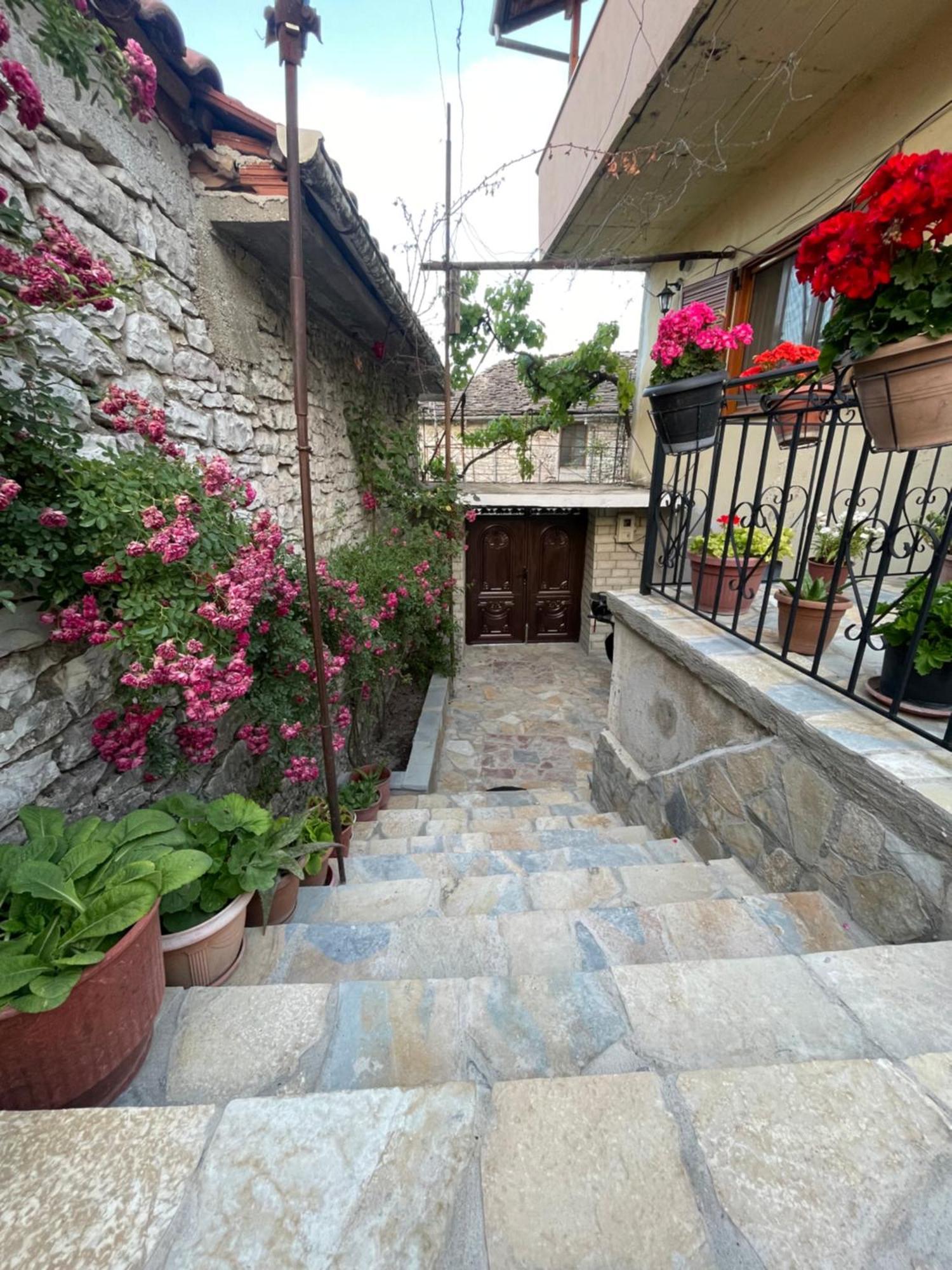 Luigi Guest House Gjirokastër Exteriér fotografie